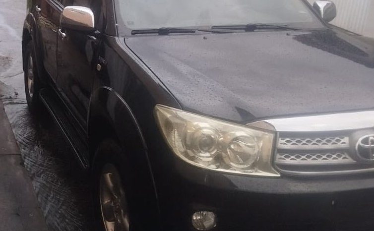 TOYOTA HILUX SW4 SRV 4.0 4X4 GASOLINA AT 2010 7 LUGARES full