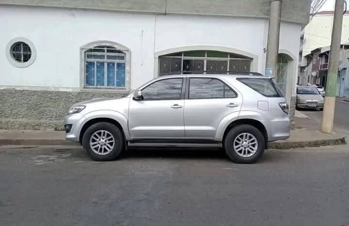 TOYOTA HILUX SW4 SRV 3.0 TB 4X4 DIESEL AT 2012 7 LUGARES full