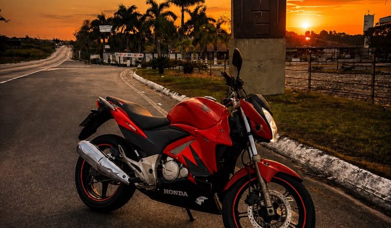 HONDA CB 300R 2011 full